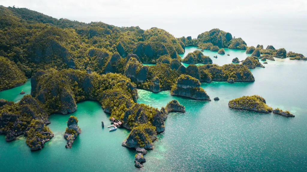 Menikmati liburan ke Raja Ampat