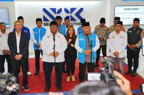 kapolri-jeneral-listyo-sigit-prabowo-dan-presiden-konfederasi-serikat-pekerja-seluruh-indonesia-kspsi-andi-gani-nena-wea-1772801647399_169