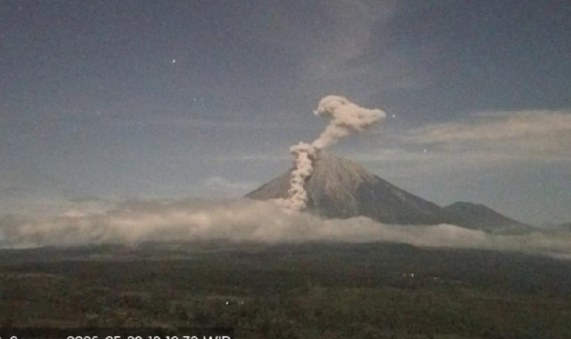 semeru_meletus_lagi