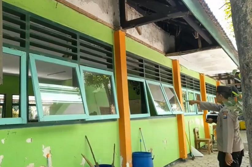ledakan_petasan_rusak_sma