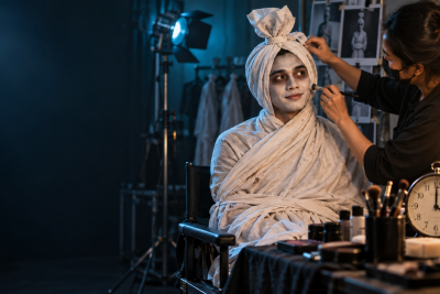 Jadi Hantu POTE, Daniel Ekaputra Rela Duduk 4 Jam untuk Makeup